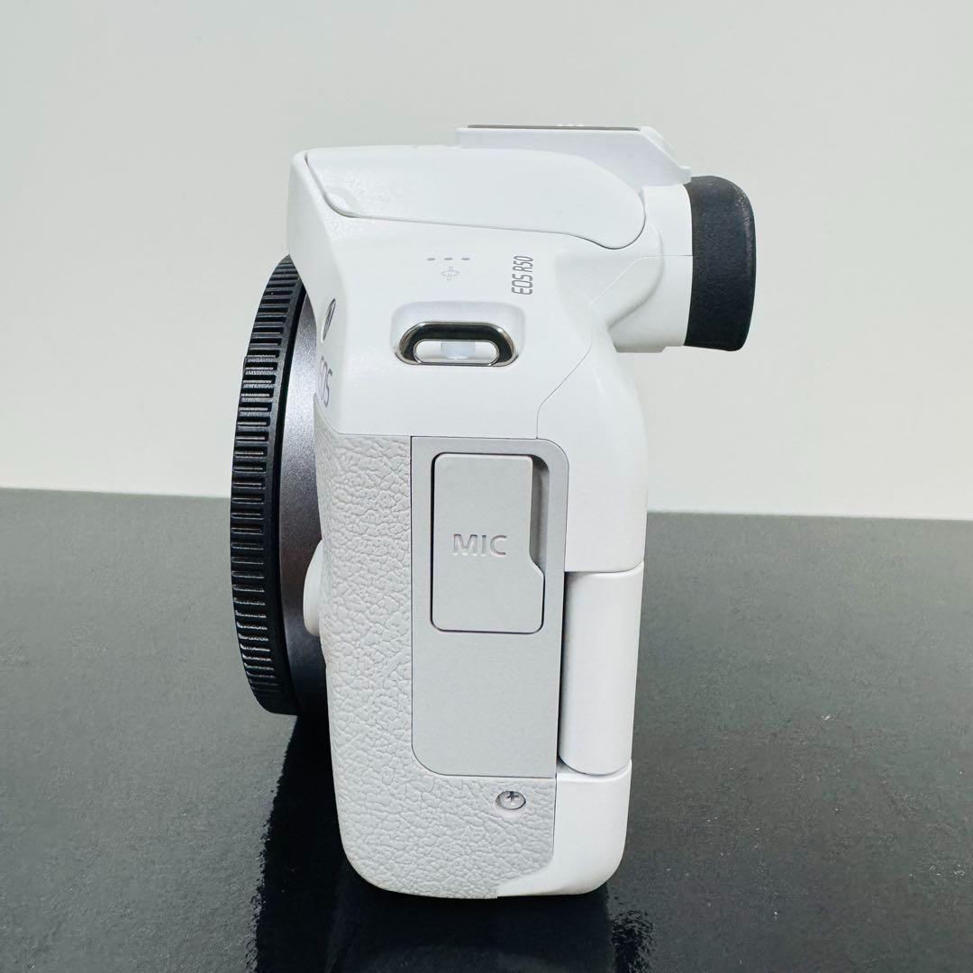 展示品 Canon EOS R50 ダブルズームキット EOSR50WH-WZK