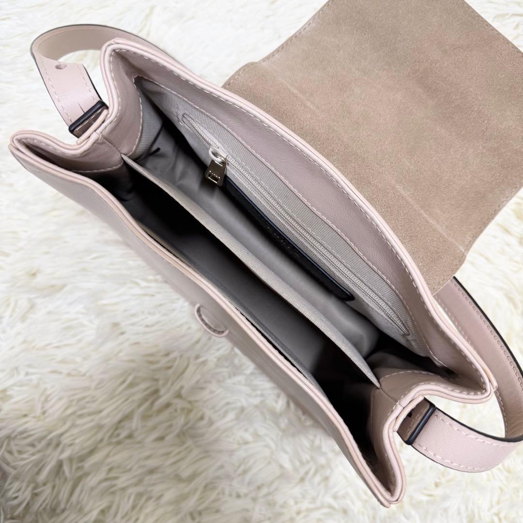 現行 フルラ ヌヴォラ ショルダーバッグ アーチロゴ　レザー ピンクベージュ