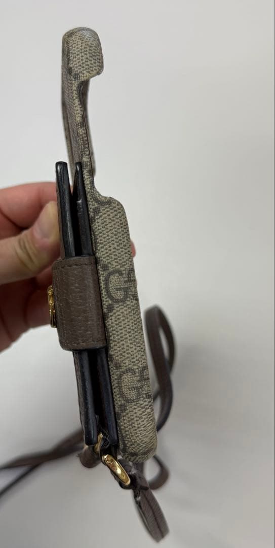 Gucci iPhone12ケース ショルダーストラップ付き