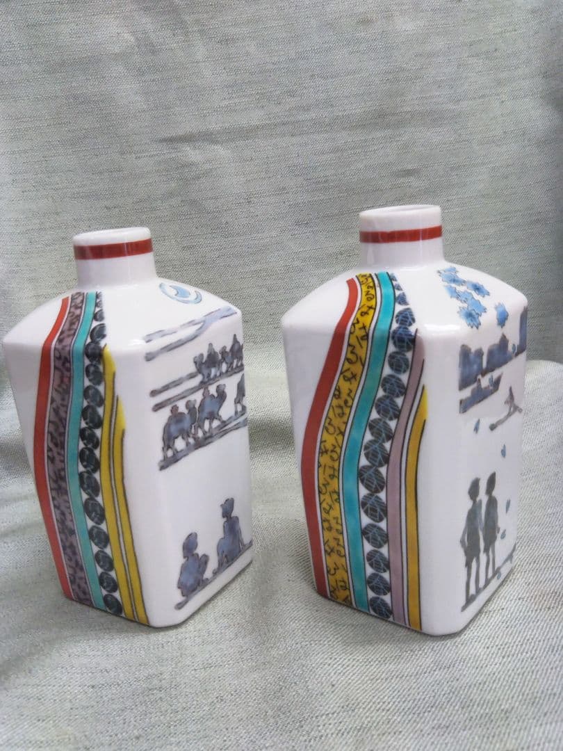 九谷焼　武腰潤　色絵角徳利　花瓶　春夏