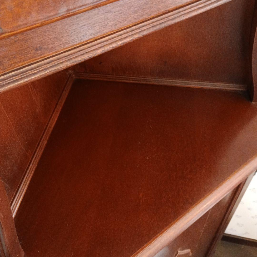 輸入家具　ヨーロッパ調のコーナーキャビネット