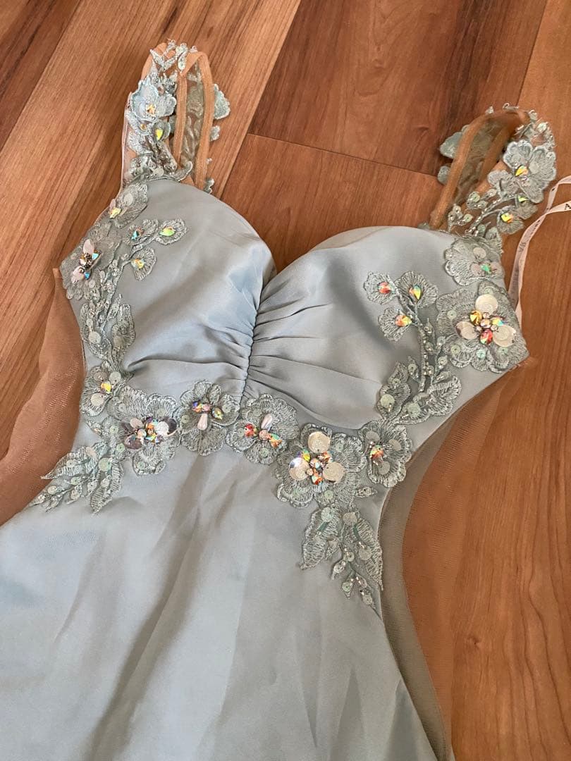 エンジェルアール　キャバドレス　ミント　水色刺繍タイトドレス