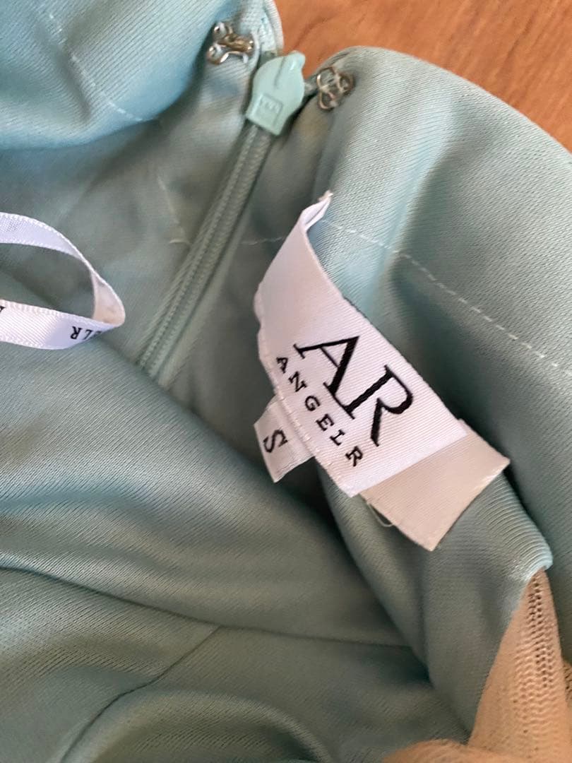 エンジェルアール　キャバドレス　ミント　水色刺繍タイトドレス