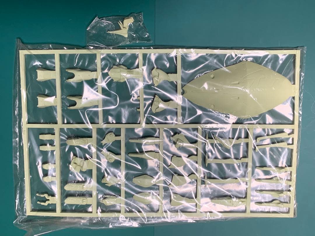 ボークス 1/100 FSS レッドミラージュ•ジョーカー3100