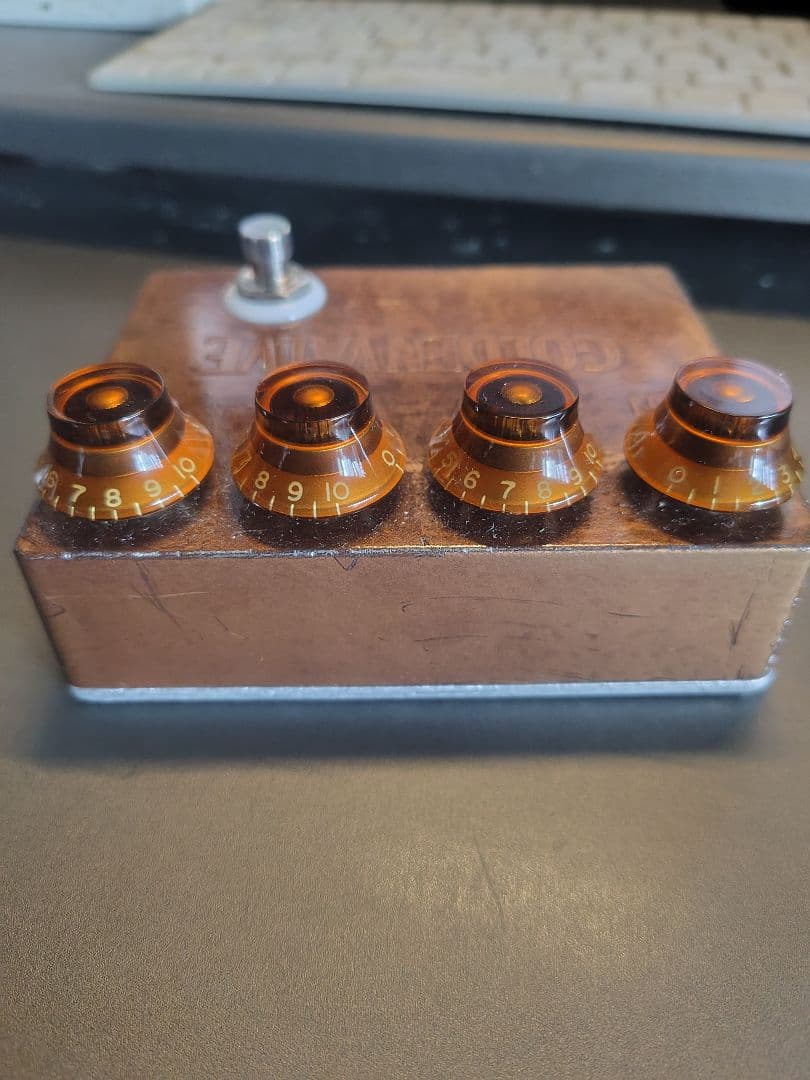 【ほぼ新品】GOLDEN VALVE ギターエフェクター