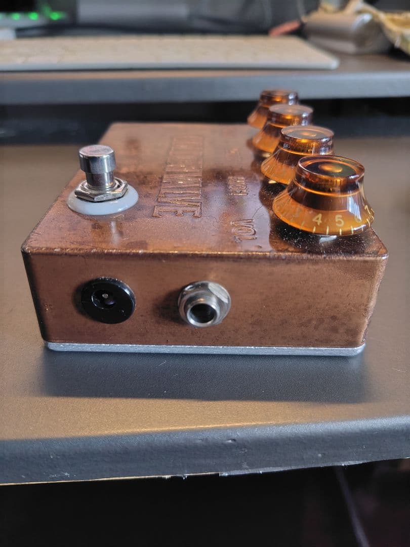 【ほぼ新品】GOLDEN VALVE ギターエフェクター