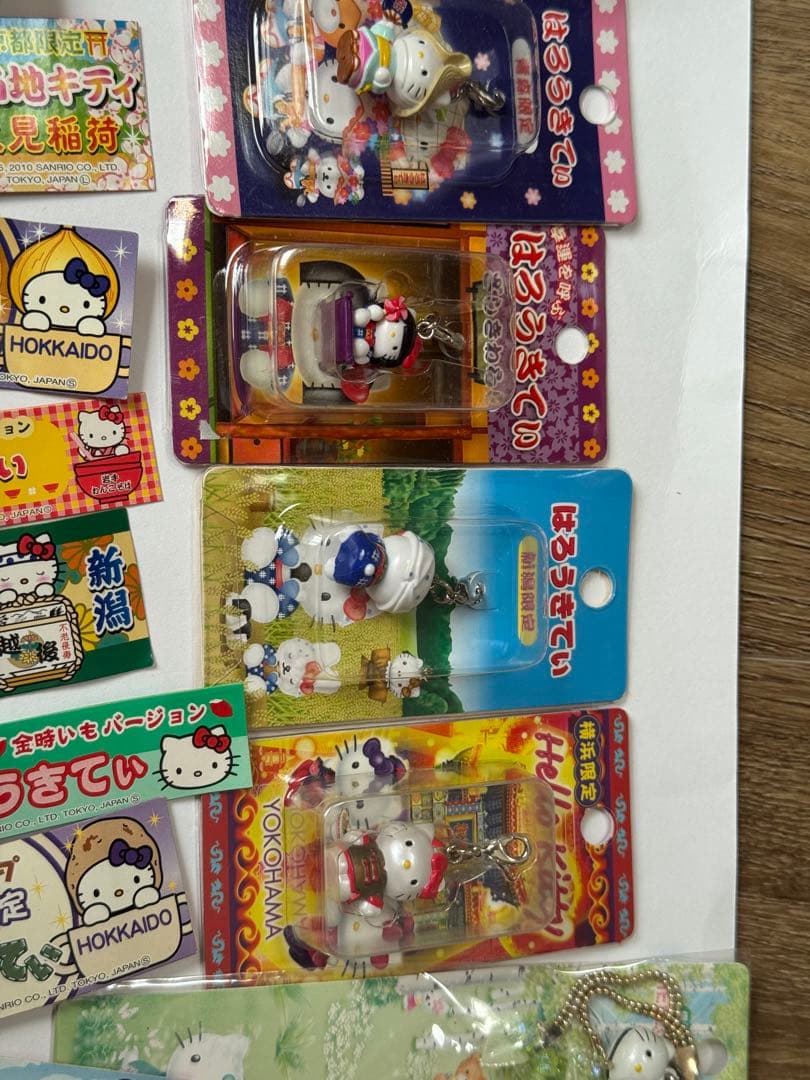 d*2様 ハローキティ 根付、ストラップ　地域限定多数　おまけつき