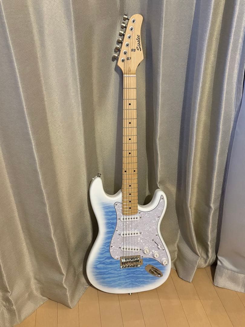かわいい人気カラー　エレキギター　ストラトキャスター　ノーブランド　ほぼ未使用