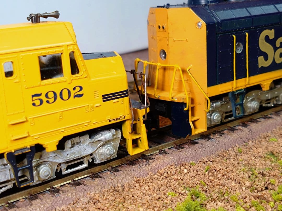 アメリカディーゼル機関車　ＡＴＳＦ Ｆ４５　(２台セット)