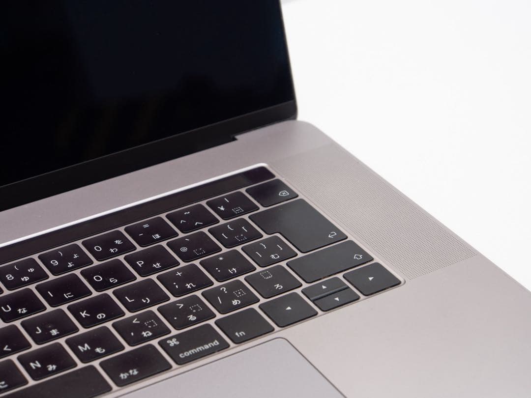 MacBook Pro 2019 15インチ i9 / 32GB / 1TB