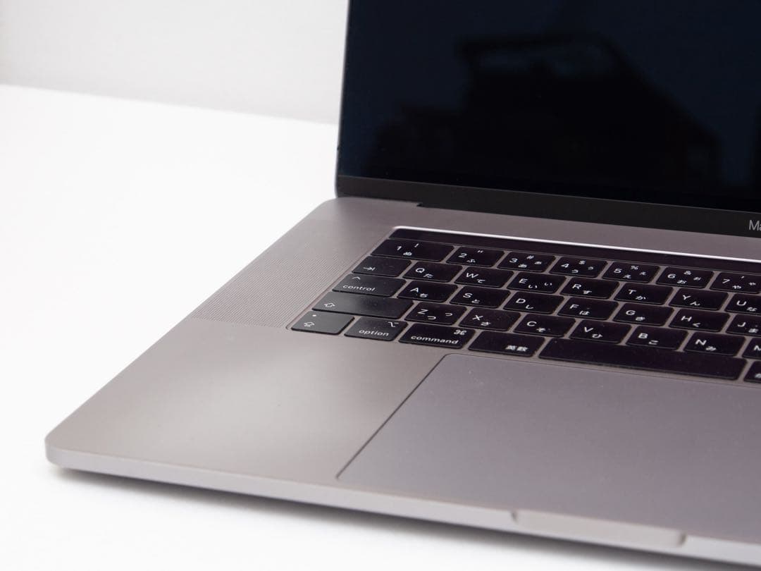 MacBook Pro 2019 15インチ i9 / 32GB / 1TB