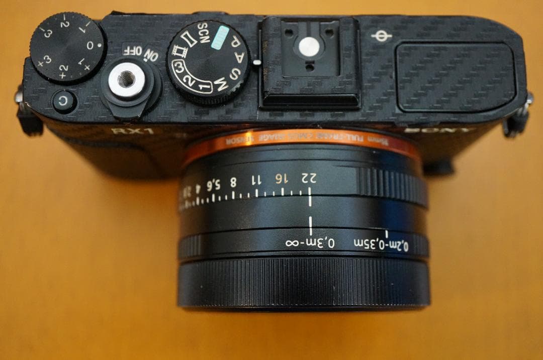 DSC-RX1 　保護ステッカー、予備バッテリー付き
