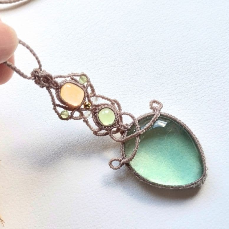 グリーンフローライト＆シトリンのマクラメ編みネックレス　ペンダント　天然石