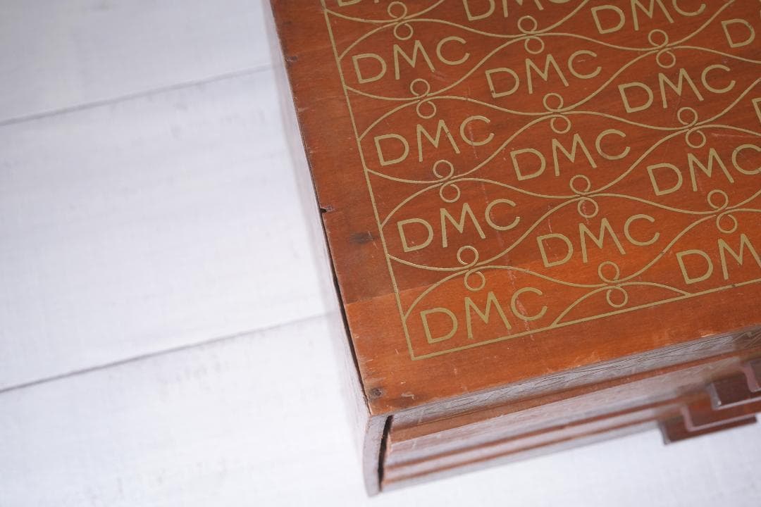古い糸メーカーの引き出し フランス・DMC スプールキャビネット ウッドラック