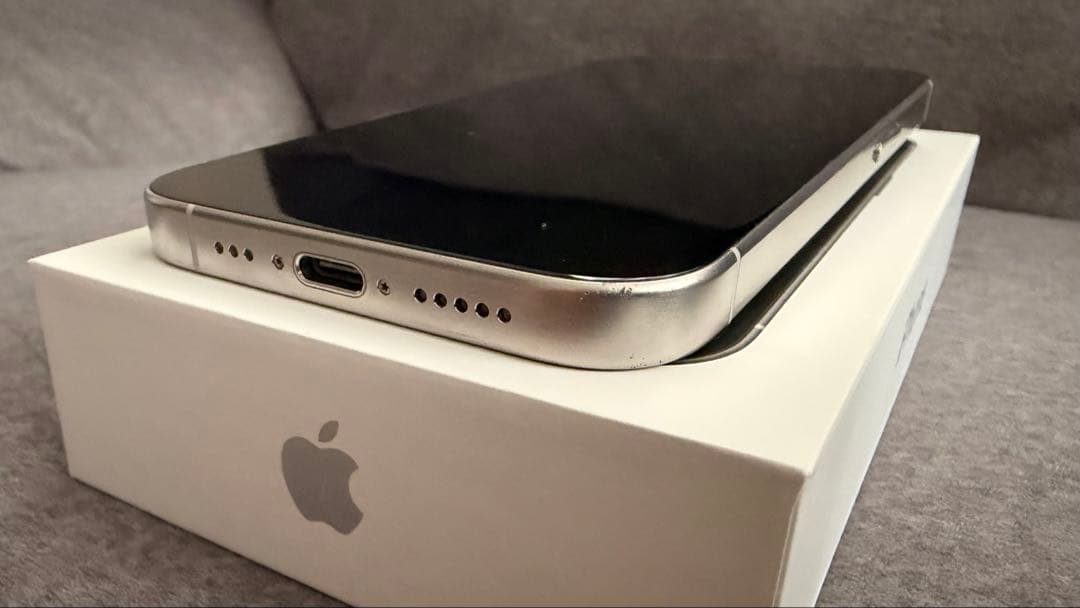 iPhone 15 Pro 256GB ホワイトSIMフリー 【バッテリー良好】