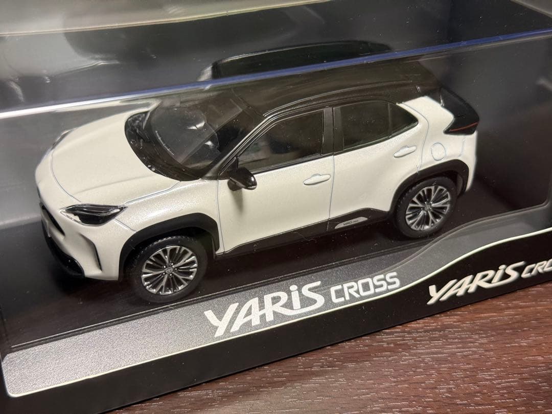 トヨタ　ヤリスクロス　サンプルカー　非売品　ホワイト／ブラック