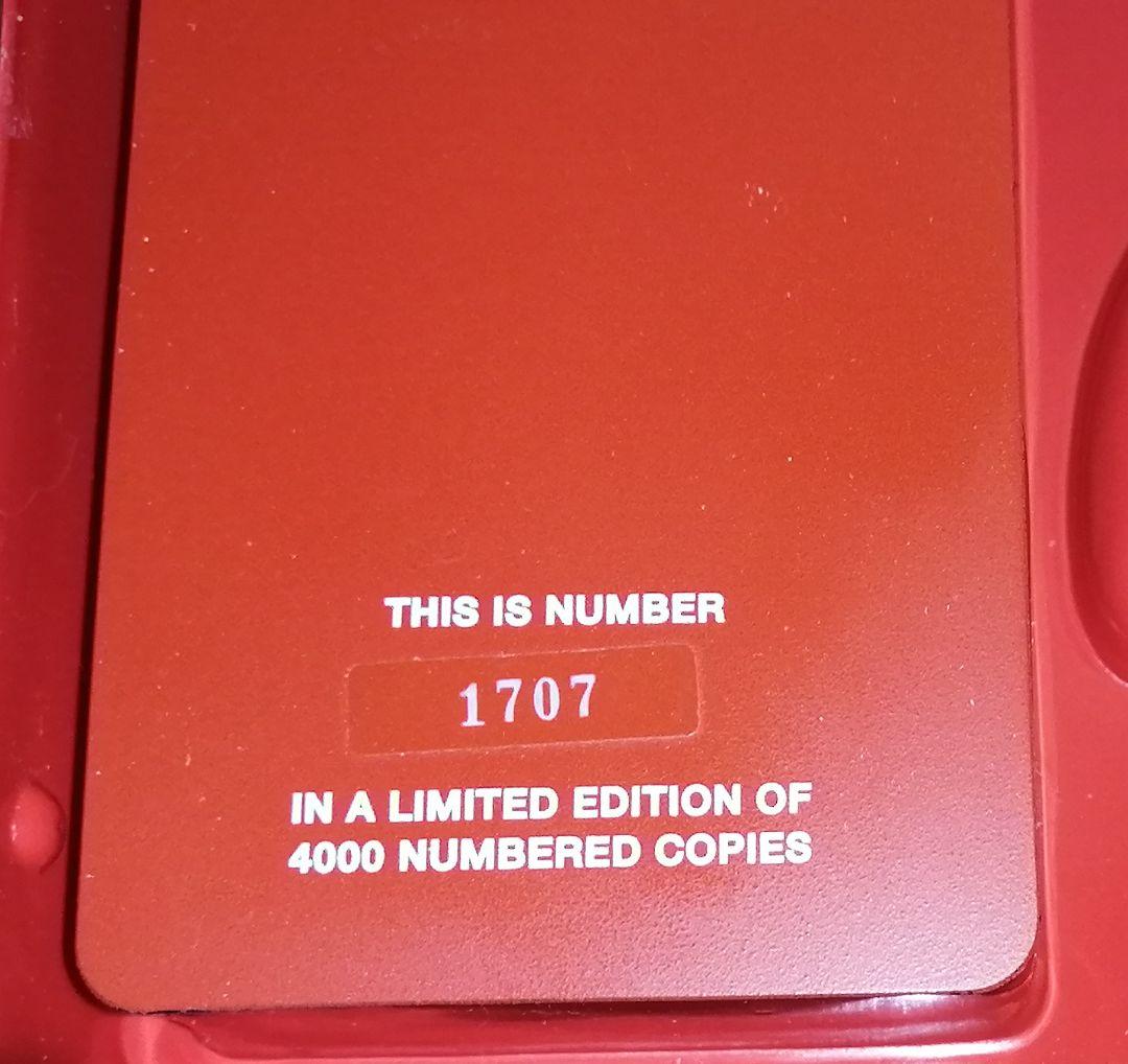 kidrobot　VISIONAIRE V44 RED