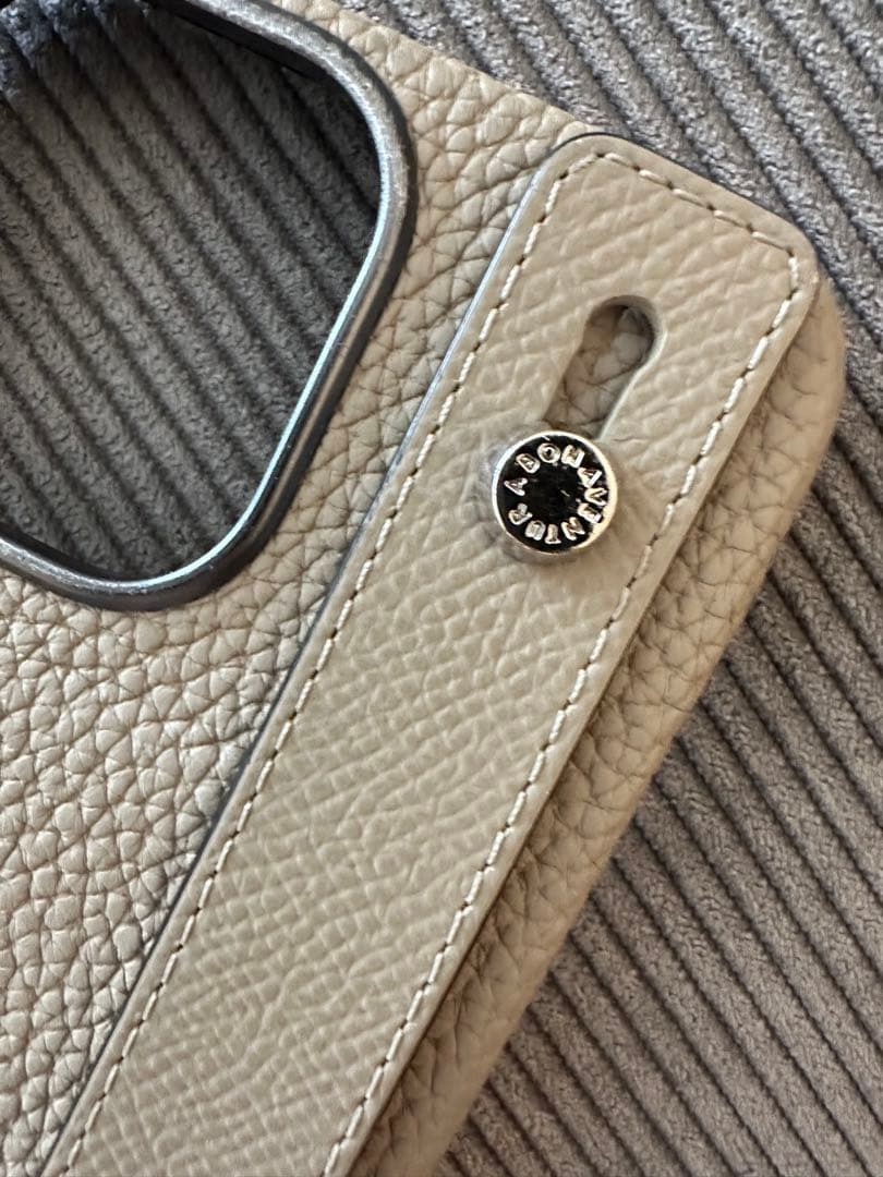 iPhone 15 Pro Max ボナペンチュラ　スマホケース＋ストラップ