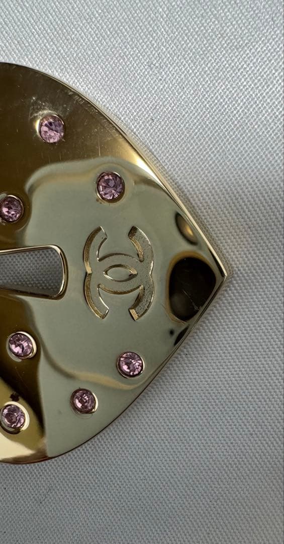 CHANELシャネル ラインストーンゴールド 金 ピンク メタル ブローチ袋付き