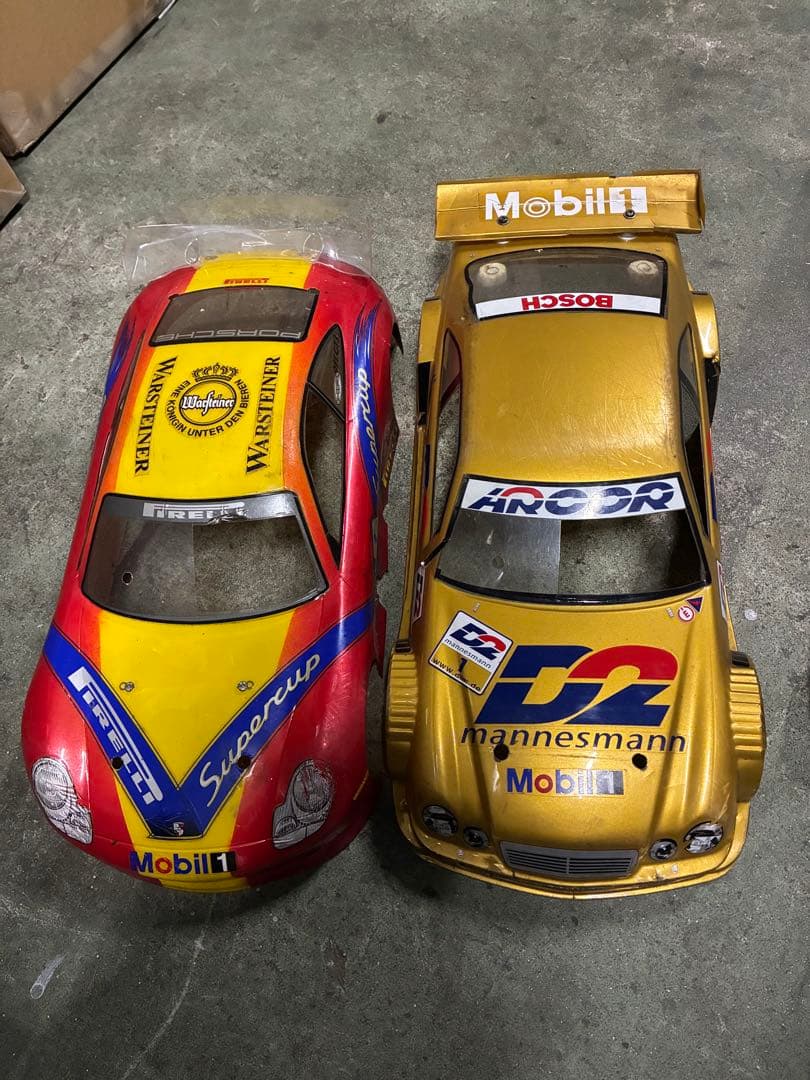 ガソリンエンジン ラジコンカー 2ボディ付き