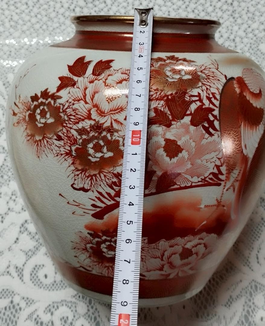 赤色の鶴と花の陶器花瓶