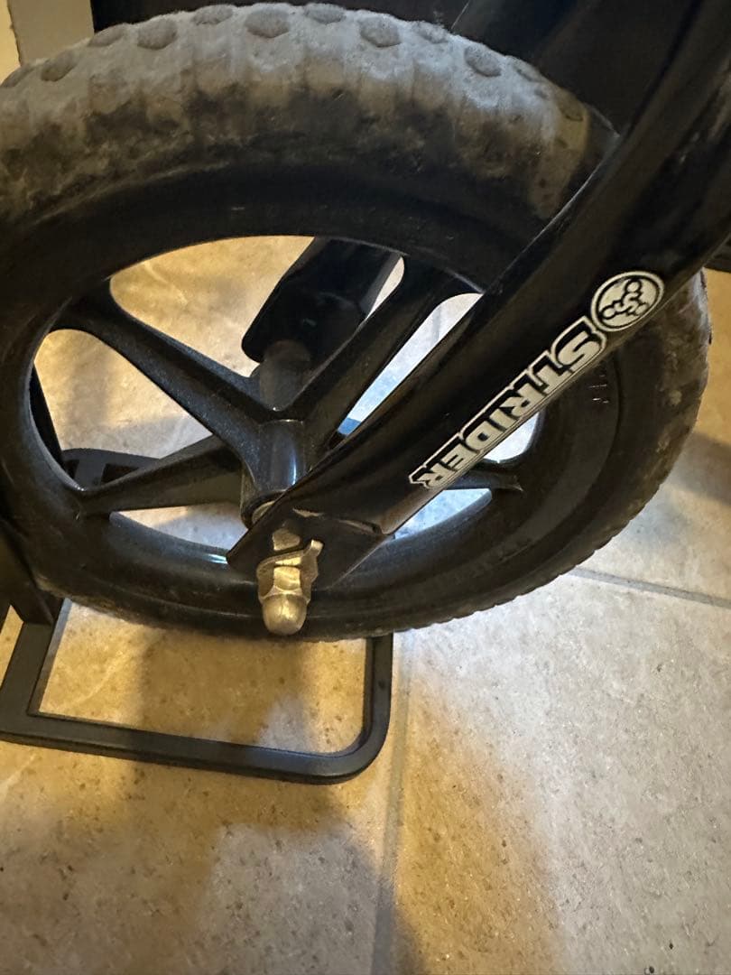 STRIDER 12インチ バランスバイク 青　室内保管　スタンド付き 箱無し