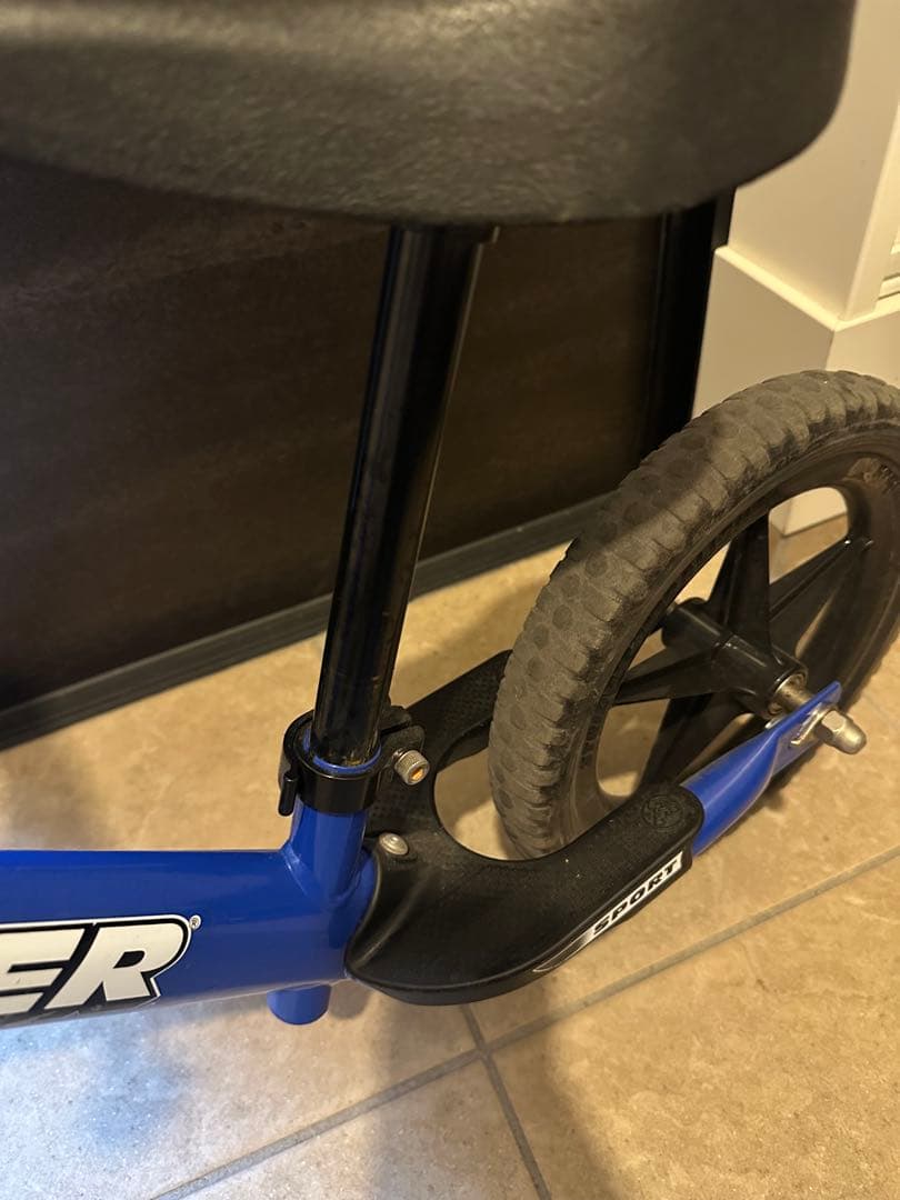 STRIDER 12インチ バランスバイク 青　室内保管　スタンド付き 箱無し