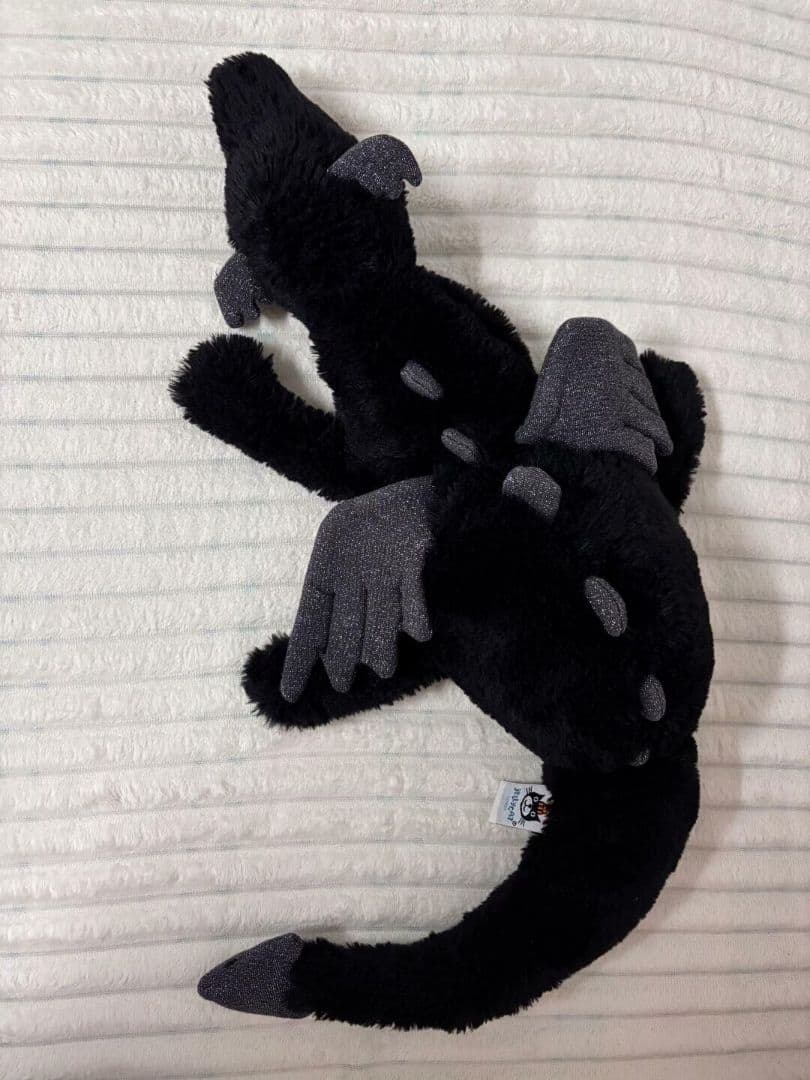  黒いドラゴンぬいぐるみ