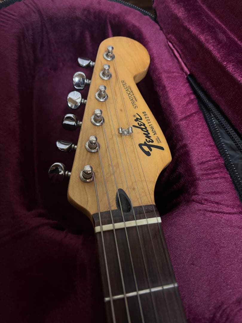 Fender Mexico Stratocaster(セミハードケース付き)