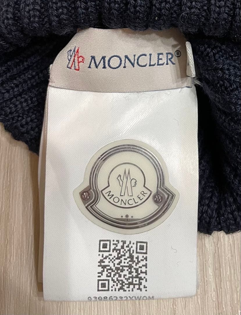MONCLER ネイビー ファー付きニット帽