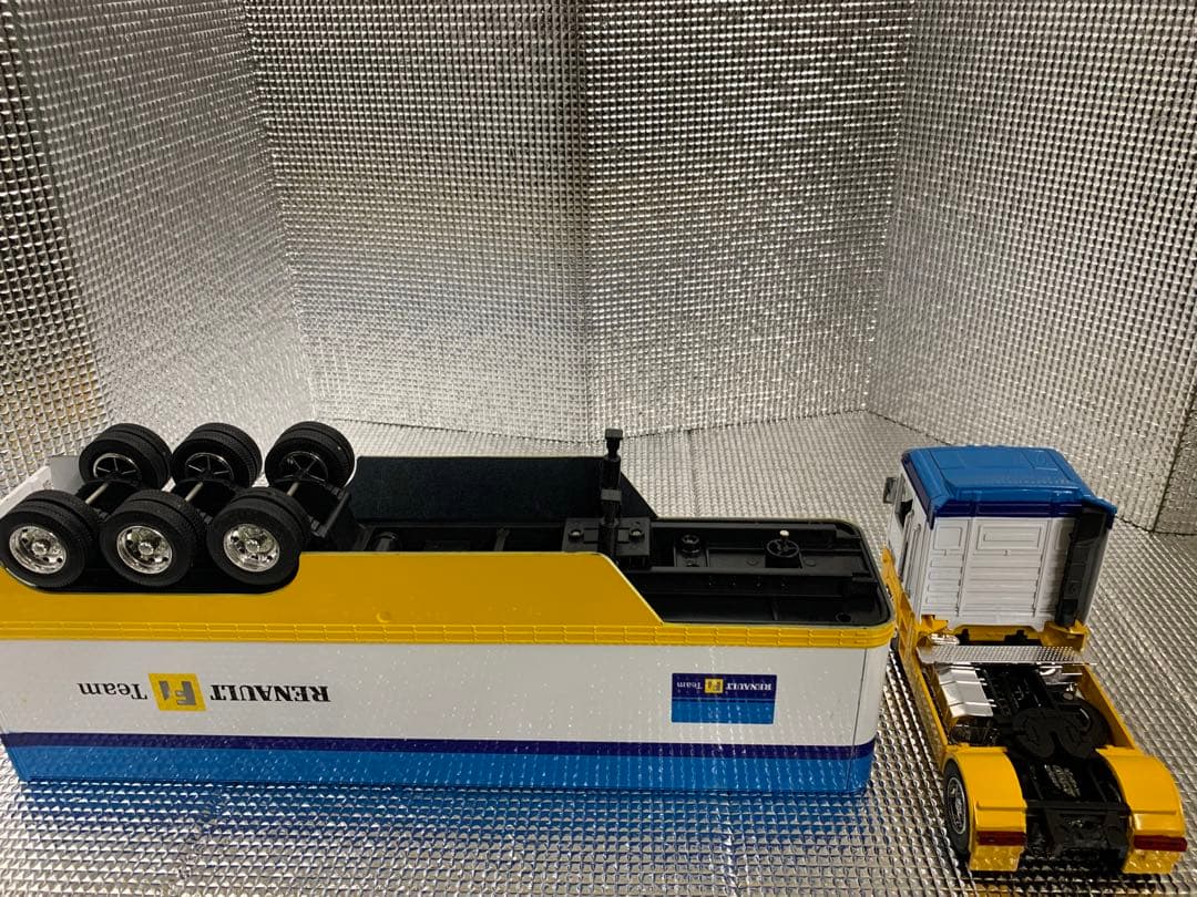 約50㌢BIGサイズ　F1ルノー　マグナム　トランスポーター　2007　1/32