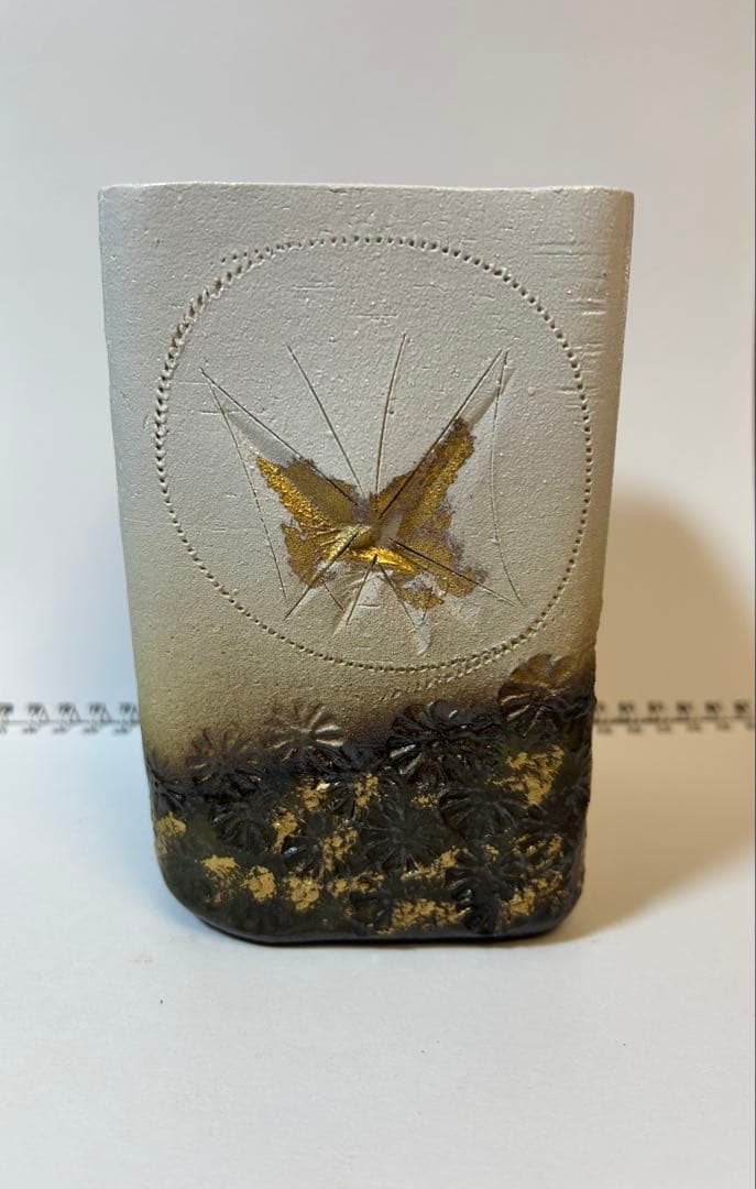 金彩蝶文花入れ