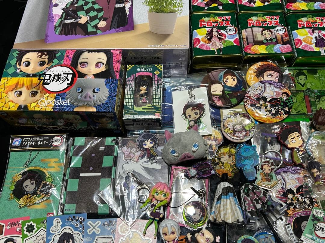 レア　鬼滅の刃 グッズ　まとめ売り　フィギュア　アクリルキーホルダー　缶バッジ