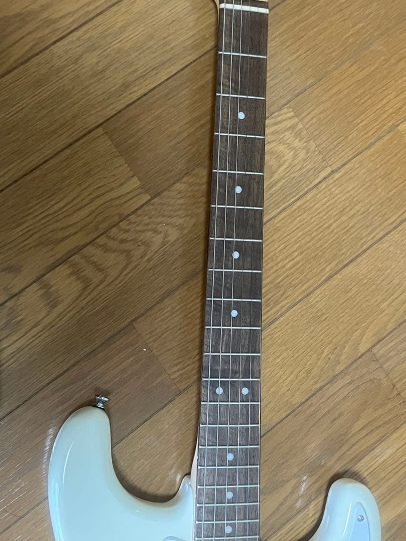 Squier Stratocaster ホワイト　ケース付き