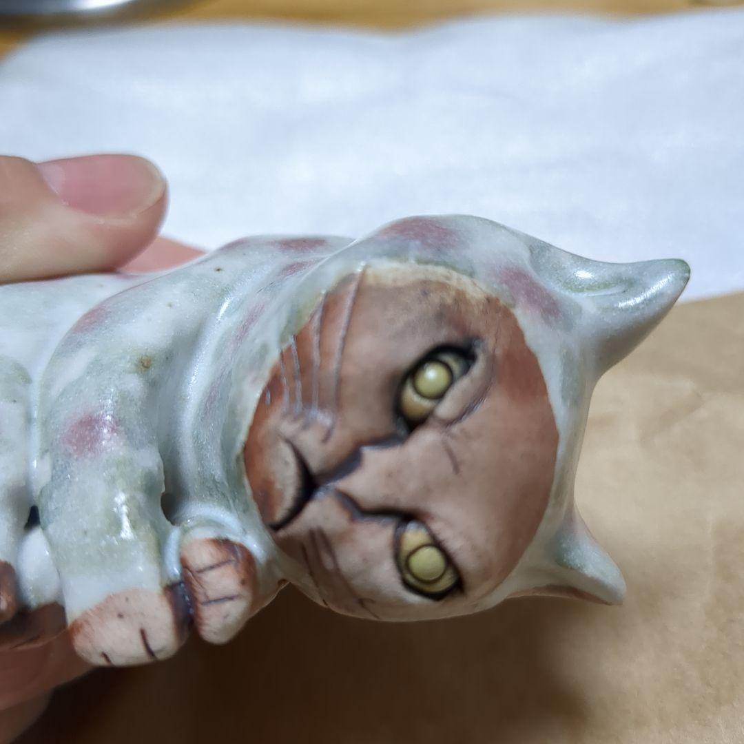 岡山富男　作　寝そべり猫