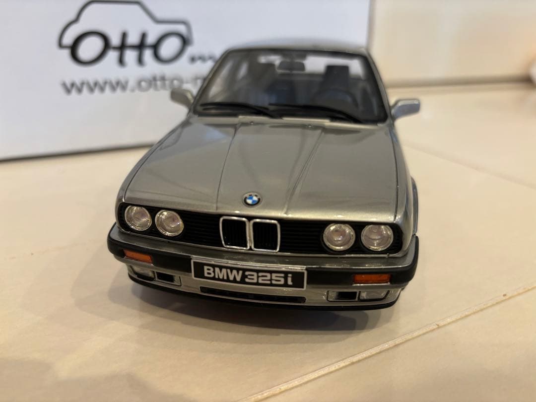 BMW 325i E30 silverミニカー Otto mobile 1/18