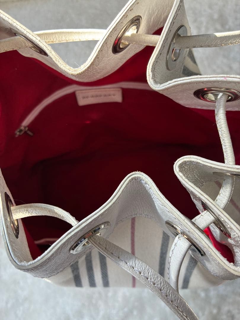 BURBERRY ストライプ バケットバッグ ロープハンドル　ホワイトレザー