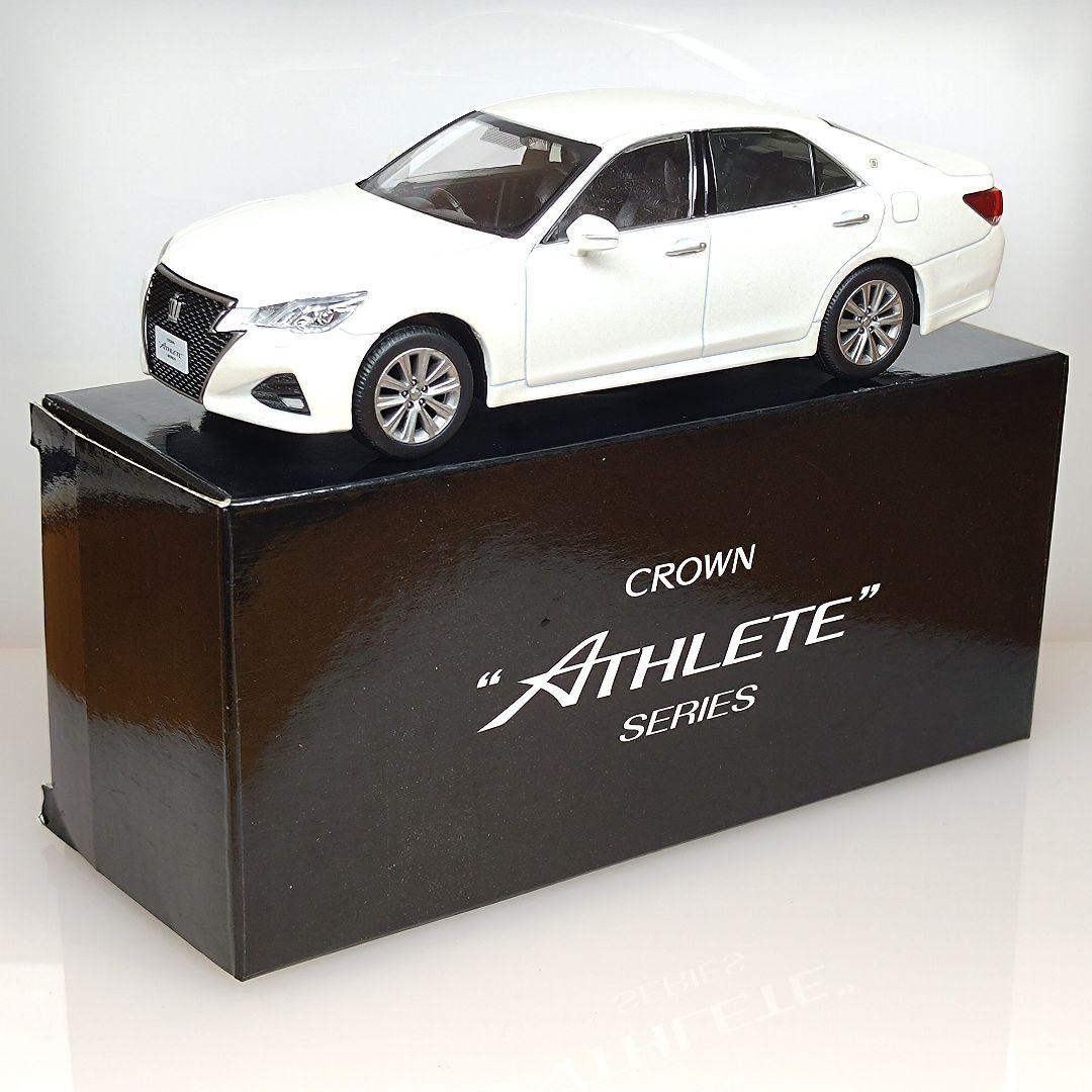 トヨタ クラウンアスリート カラーサンプル ホワイトパールクリスタルシャイン