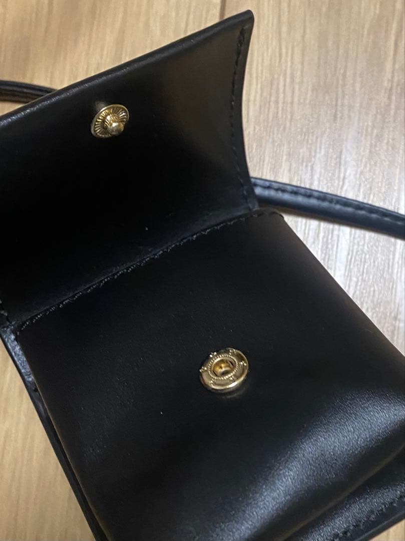 イアパピヨネ　レザー　ミニショルダー　ホース モチーフ　馬　ブラック　チャーム付