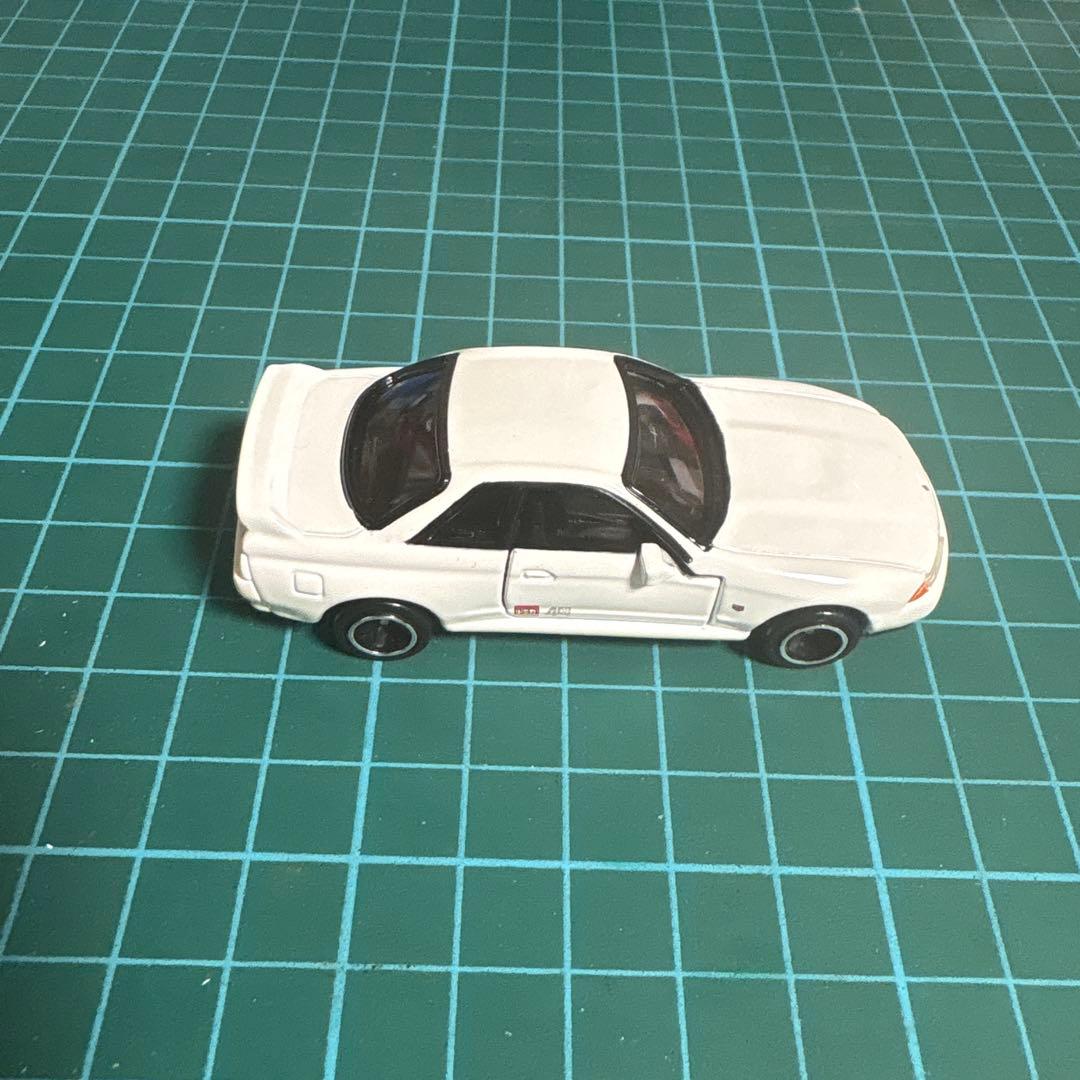 トミカ スカイライン GT-R (R32) ホワイト 40周年記念