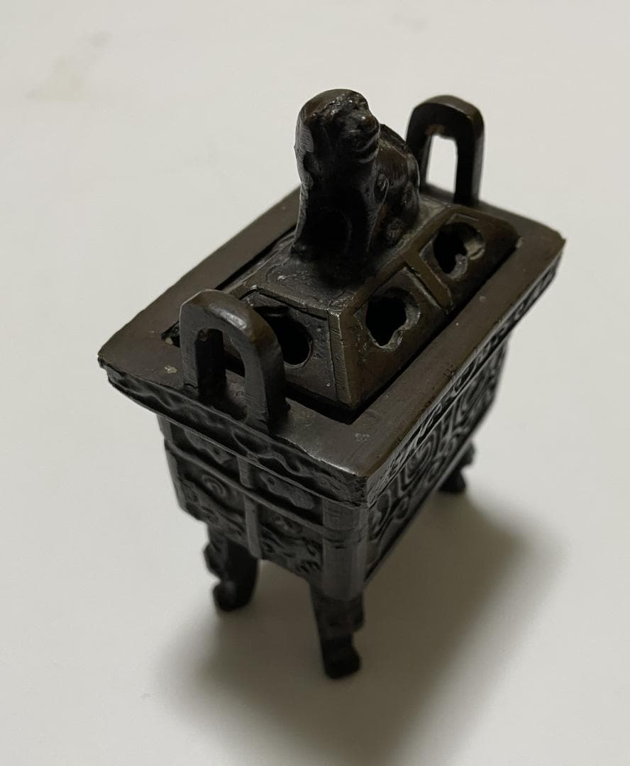 古銅　向獅子香炉　古紋様の彫刻　古美術品　仏具　アンティーク　インテリア・置物
