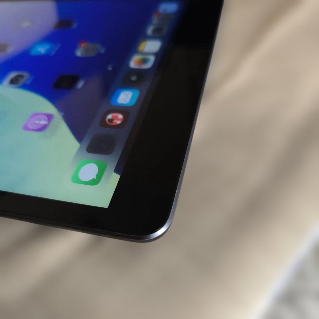 第8世代 32GB セルラーモデル 32GBスペースグレ85％