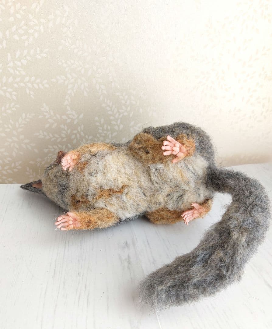 羊毛フェルト　ショウガラゴ