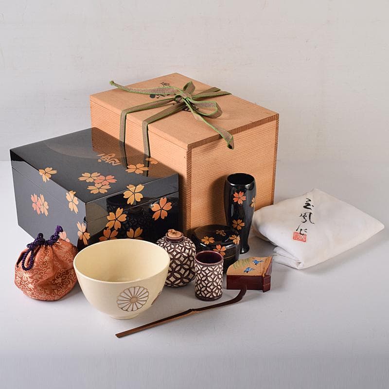 りんしゃん　輪島塗　岡山玉鳳雪月花蒔絵茶箱茶碗棗一式　共箱　U　R8427