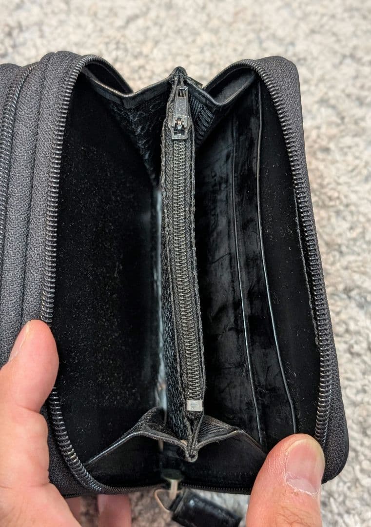 【ゆーゆーゆ  】PRADA Wファスナー 財布 ブラック