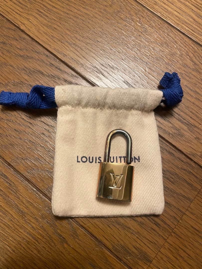 ルイヴィトン　紙袋　空き箱