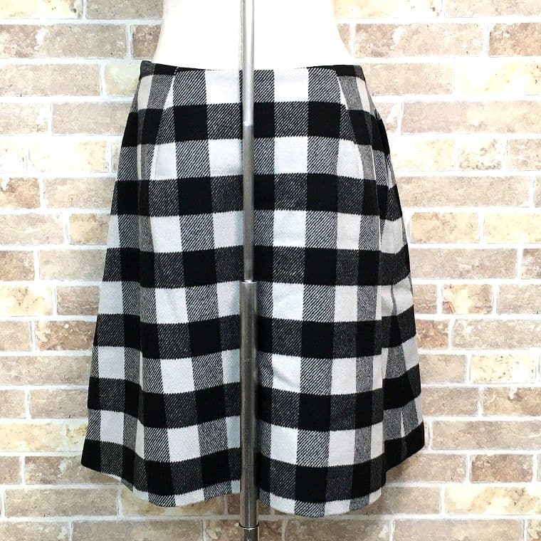 送料込み！ 極美品 FOXEY スカート 40 日本製 477