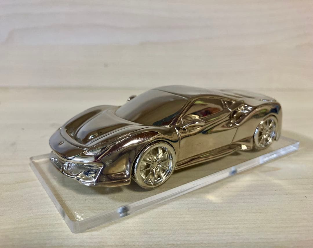 フェラーリ　pista 488 メタリックシルバー　ミニカー