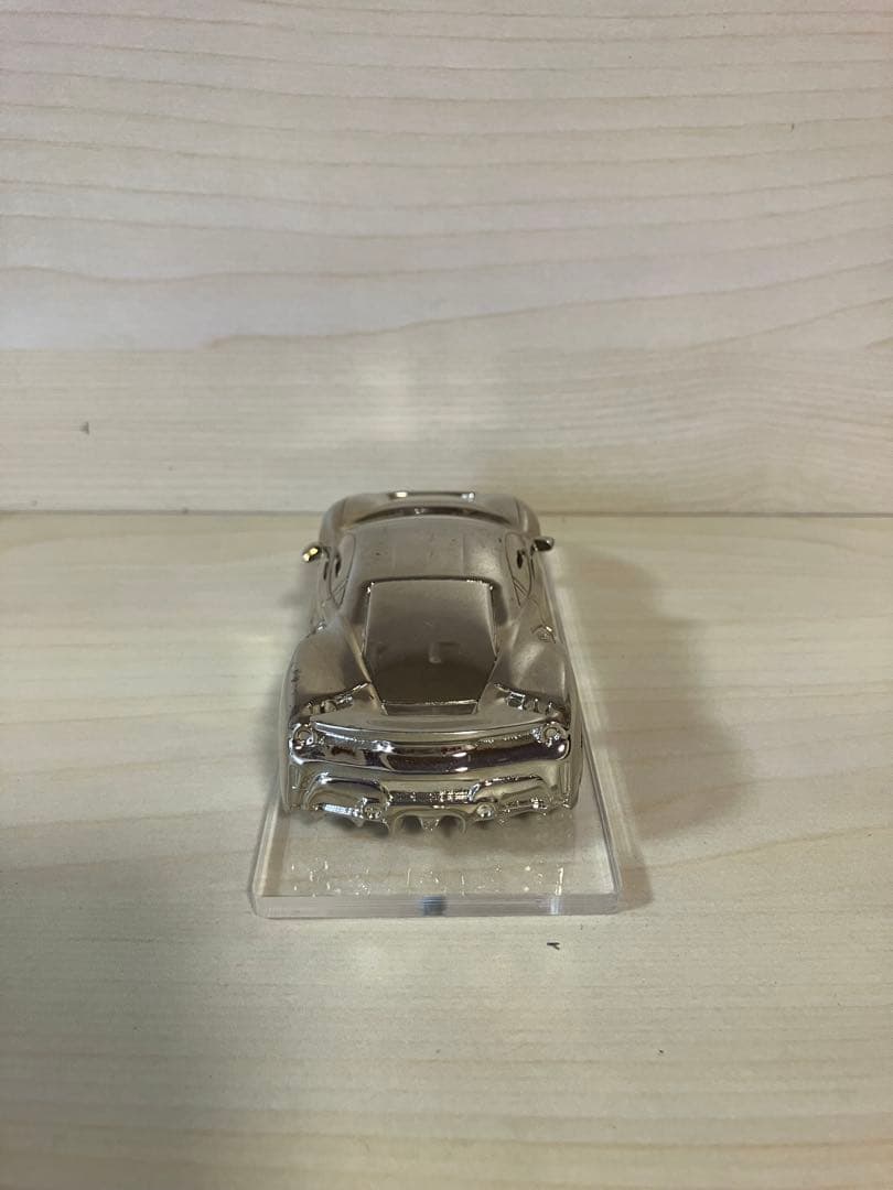 フェラーリ　pista 488 メタリックシルバー　ミニカー
