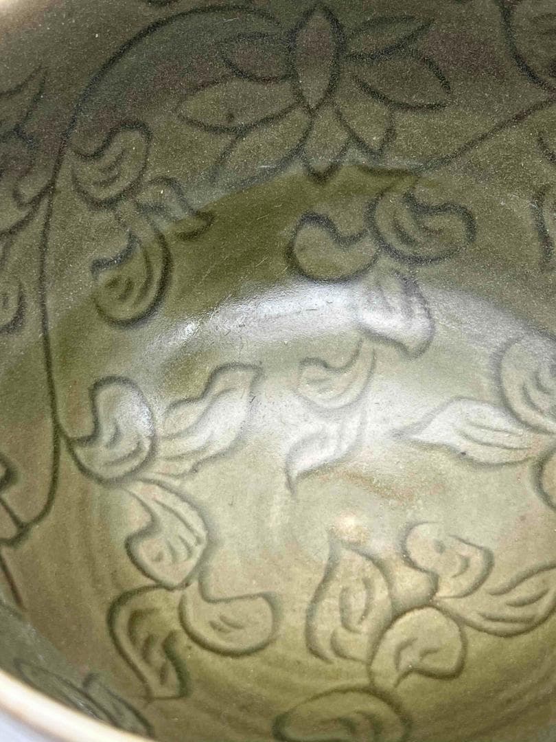 元時代から明時代　青磁刻花卉文茶碗　龍泉窯　唐物　古賞物　(C-65)